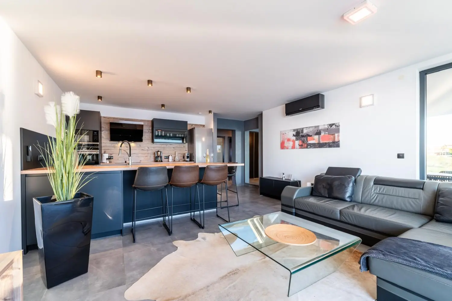 Ferienwohnung, Nin 